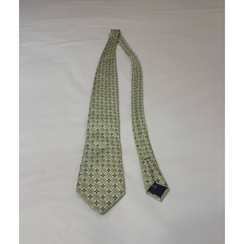 Daniel Cremieux handmade 100% silk tie, business or special occasion